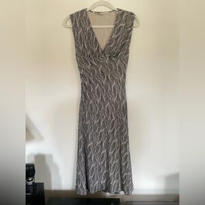 DVF Diane Von Furstenberg Black & White 100% silk Mid Dress